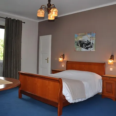 Отель Hotel-restaurant A La Couronne