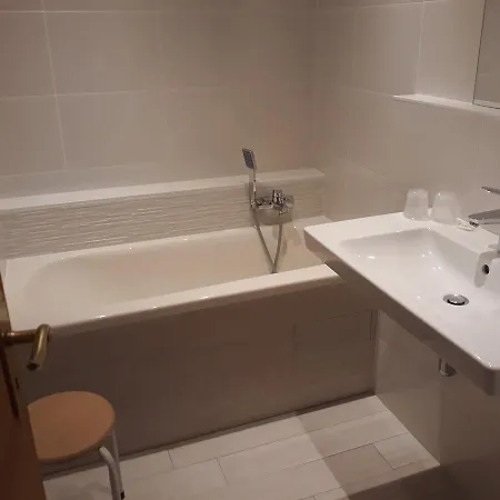 Hotel-restaurant A La Couronne 2*