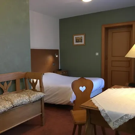 Hotel-restaurant A La Couronne Отель 2*